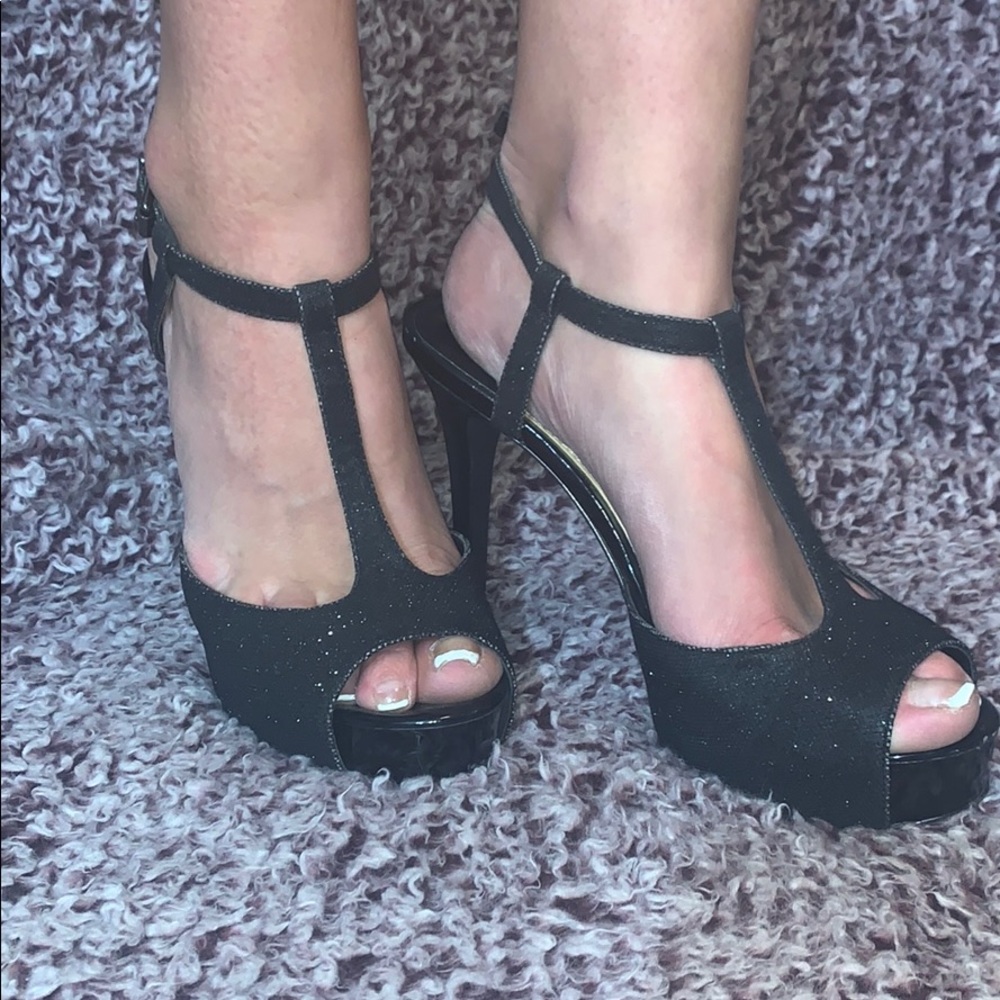 Gianni Bini platform sparkly t-strap heels